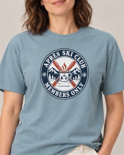 Woman wearing the Ice Blue Après Ski Club Crest T-shirt, close-up of the crest